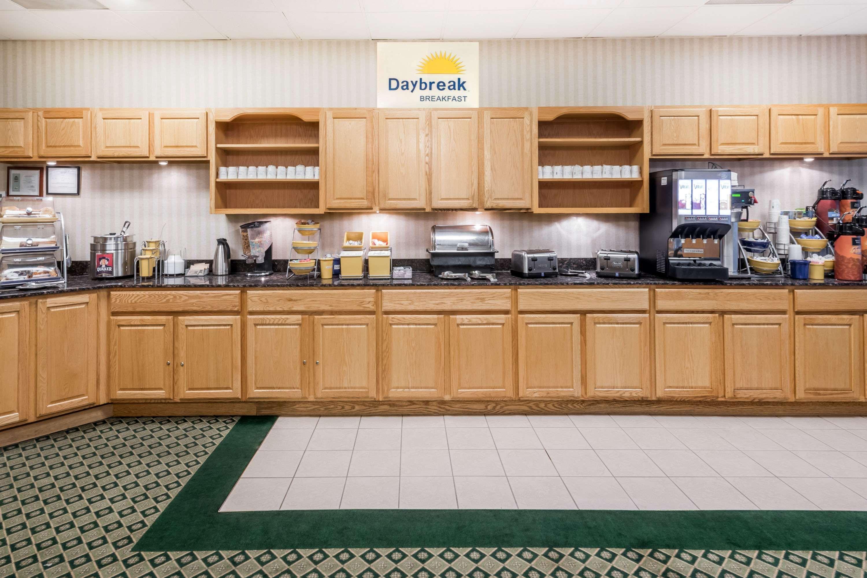 Clarion Pointe Near Erie Casino Hotel Kearsarge Exterior foto