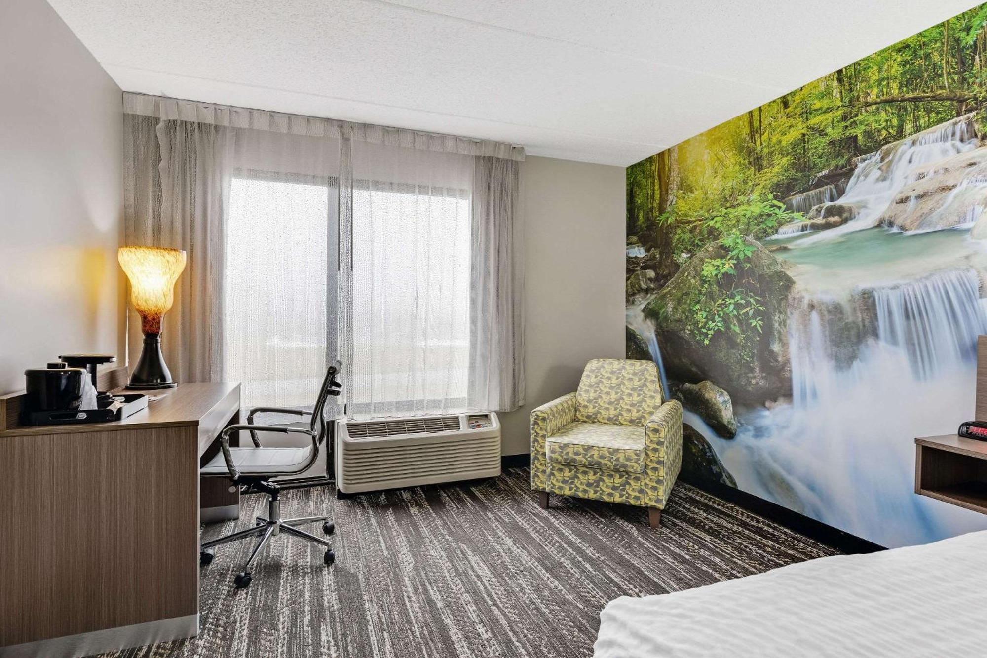 Clarion Pointe Near Erie Casino Hotel Kearsarge Exterior foto