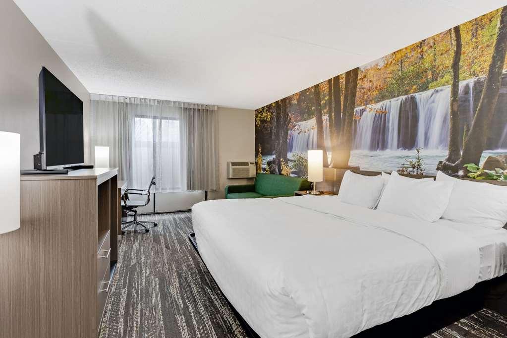 Clarion Pointe Near Erie Casino Hotel Kearsarge Quarto foto
