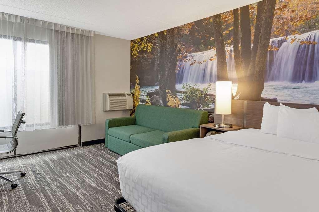 Clarion Pointe Near Erie Casino Hotel Kearsarge Quarto foto