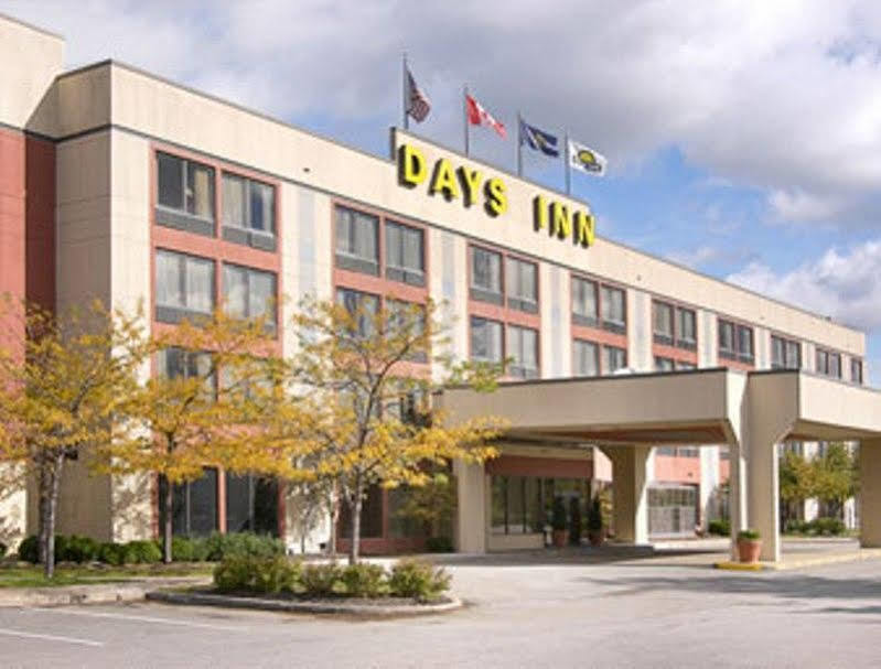 Clarion Pointe Near Erie Casino Hotel Kearsarge Exterior foto